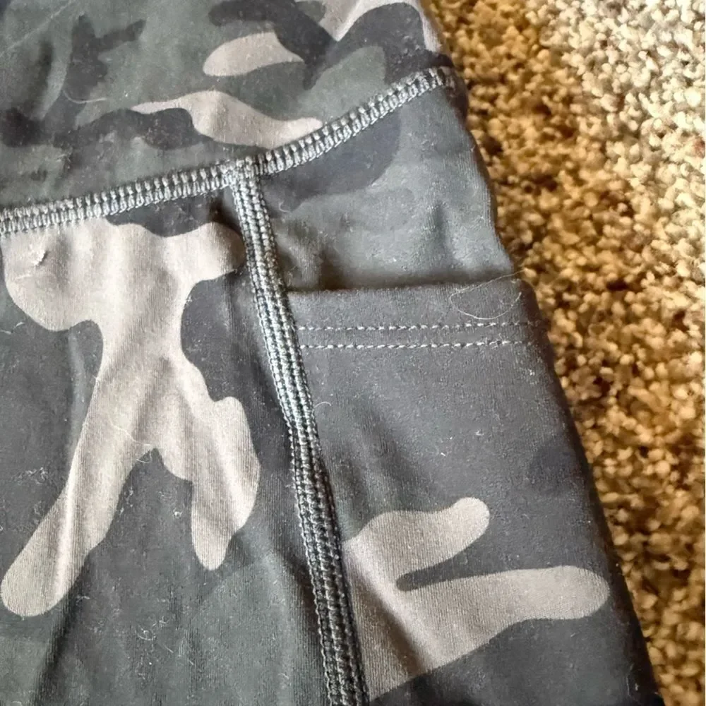 Zyia Active Bike Shorts Camouflage small green black booty shorts exercise
